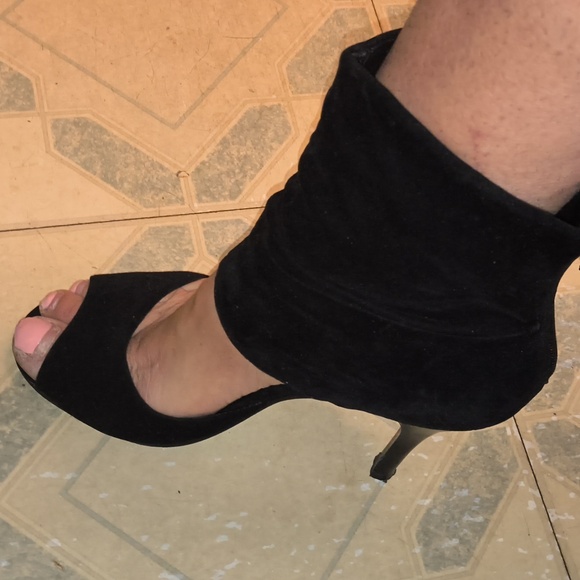 Charlotte Russe Brand Women's Velvet Black Open Toe Ankle Boots - Picture 8 of 8